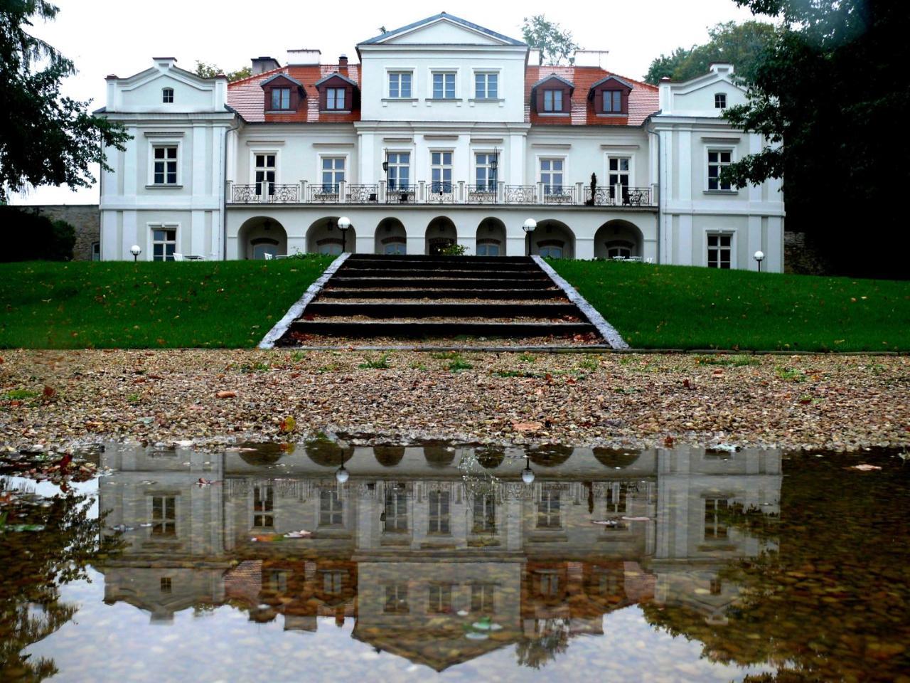 Отель Dwor Zbozenna Przysucha Экстерьер фото