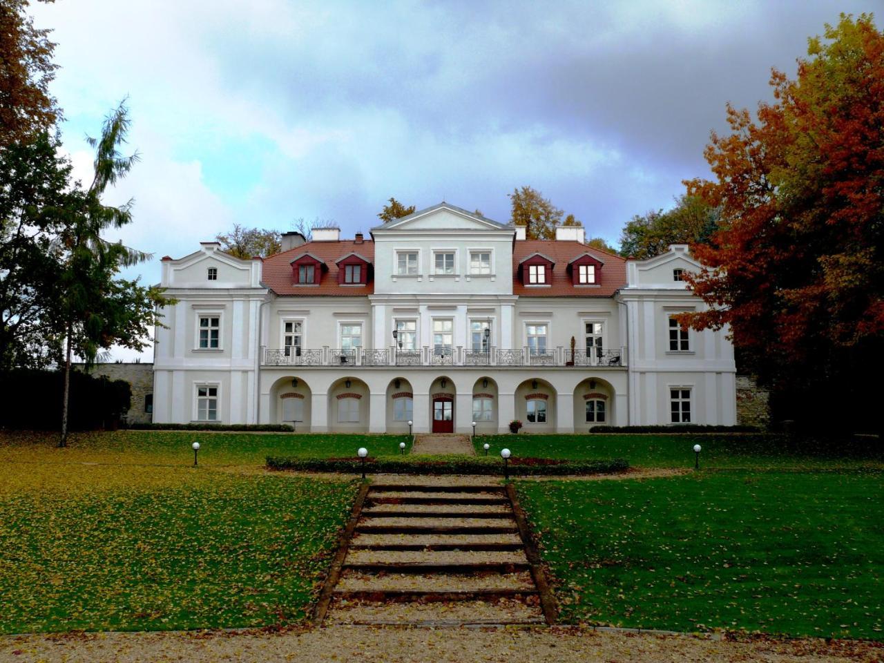 Отель Dwor Zbozenna Przysucha Экстерьер фото